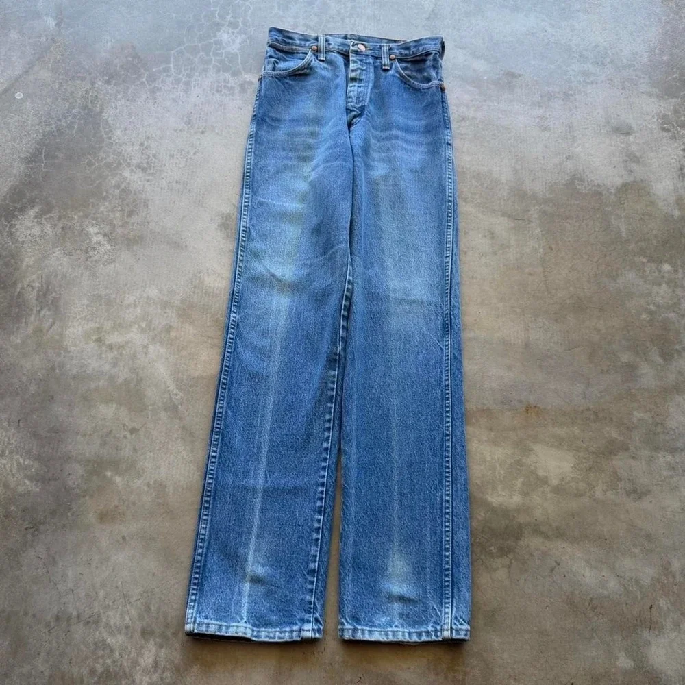 Vintage 90's Wrangler made in USA cowboy cut faded denim straight jeans 28x32